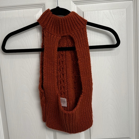 UO Kerrie Mock Neck Sleeveless Sweater - Picture 6 of 6